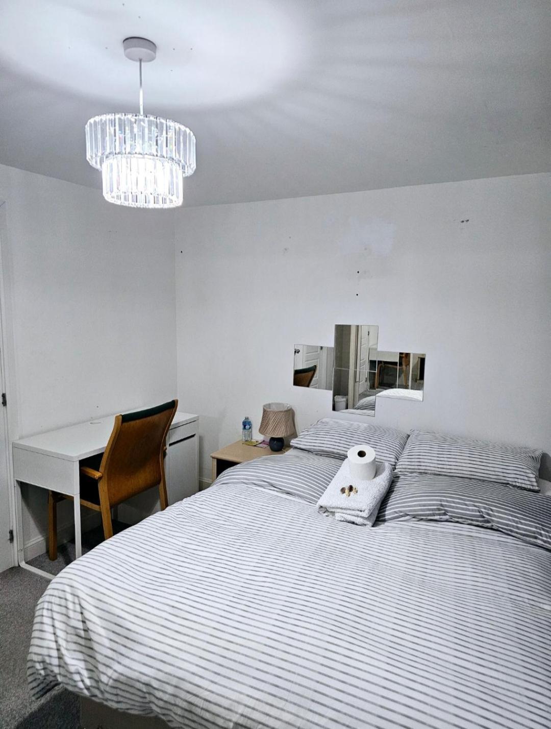 Ensuite Doubleroom With Private Toilet And Bathroom In Проживание в семье