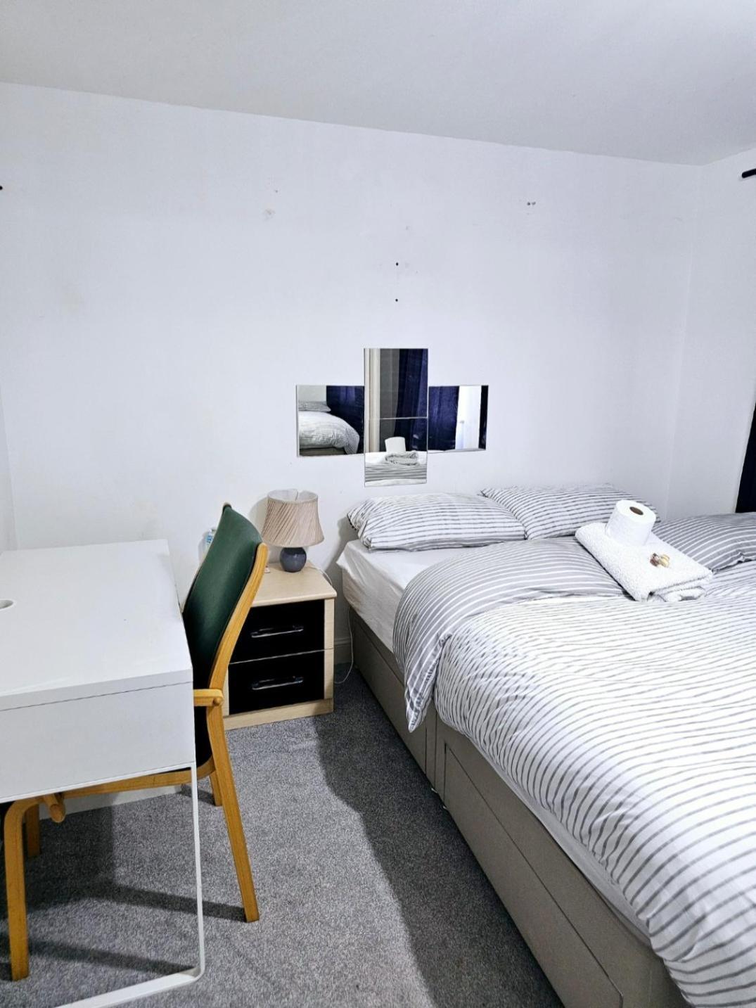 Ensuite Doubleroom With Private Toilet And Bathroom In Проживание в семье *